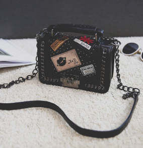 A Retro Chain Strap Black Crossbody Bag