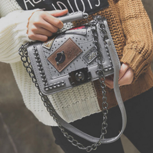 A Retro Chain Strap Black Crossbody Bag