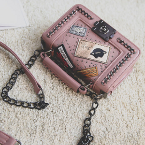 A Retro Chain Strap Black Crossbody Bag